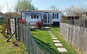 Chez Elvis et Agnès, logement climatisé